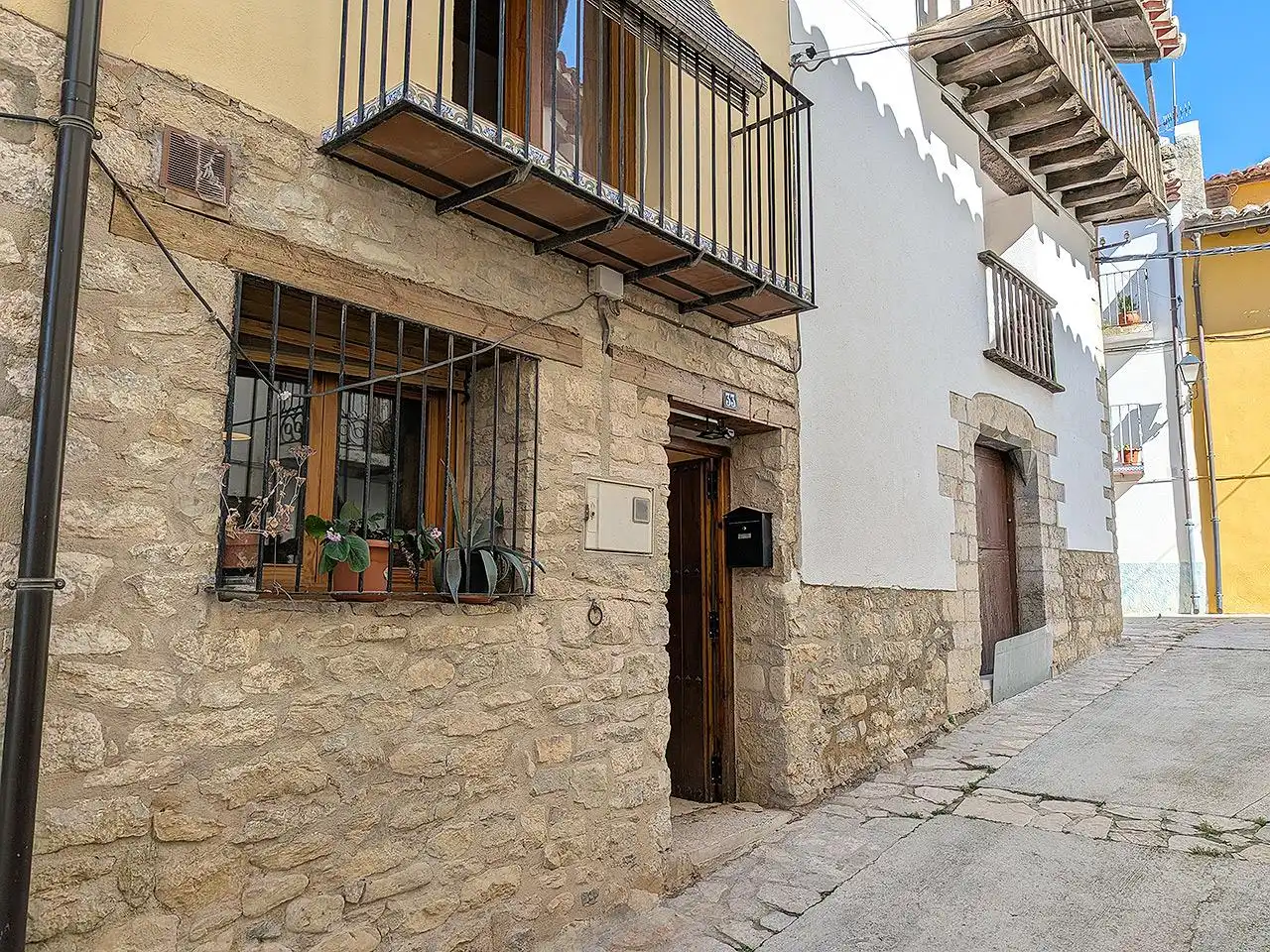 Vista exterior de Casa o chalet en venta en Morella con Calefacción, Terraza y Balcón