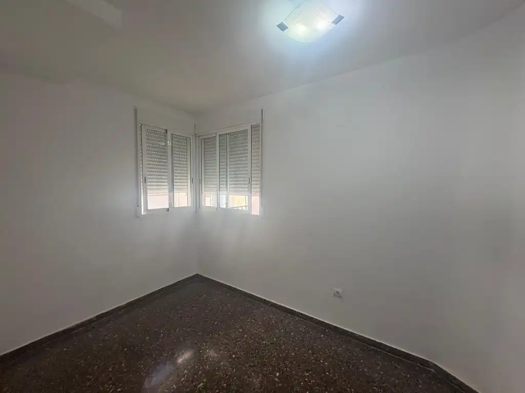 Habitación de Piso de alquiler en Paterna con TV y Balcón