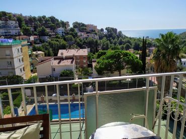 Apartament amb balcó en venda a Carrer d' Antoni Gaudí 7