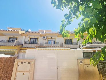Adossat amb balcó en venda a Santiago de la Ribera