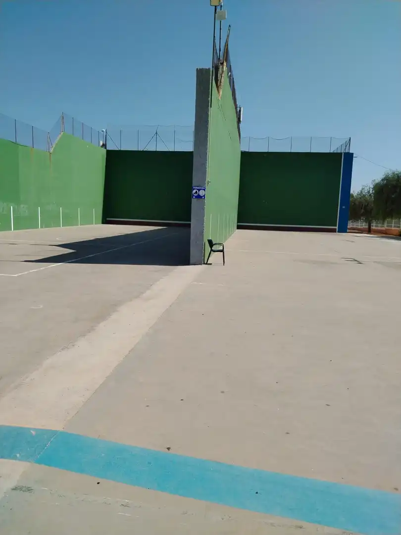 Parking de Casa o chalet en venta en Serra con Aire acondicionado, Calefacción y Jardín privado