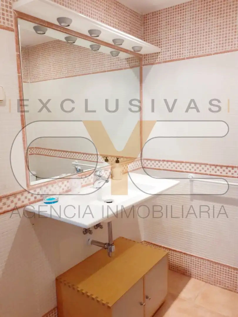 Habitación de Casa adosada en venta en Guardamar del Segura con Aire acondicionado, Terraza y Trastero