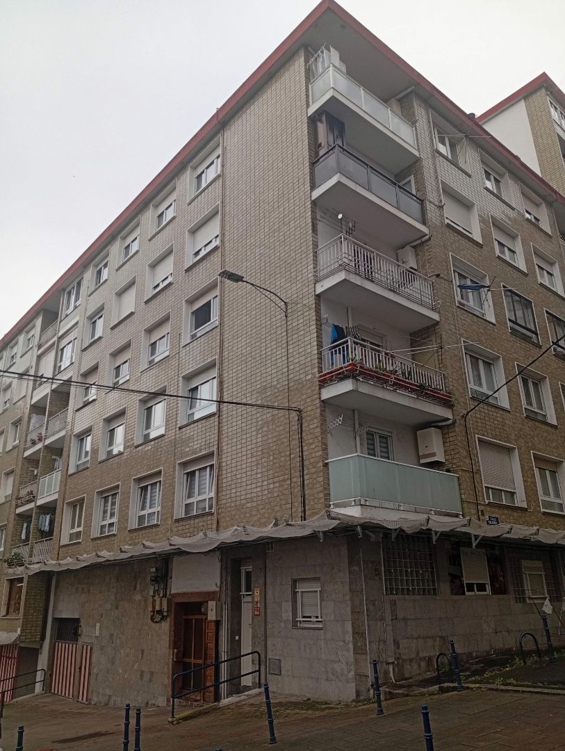 Vista exterior de Pis en venda en Portugalete amb Traster, Moblat i Balcó