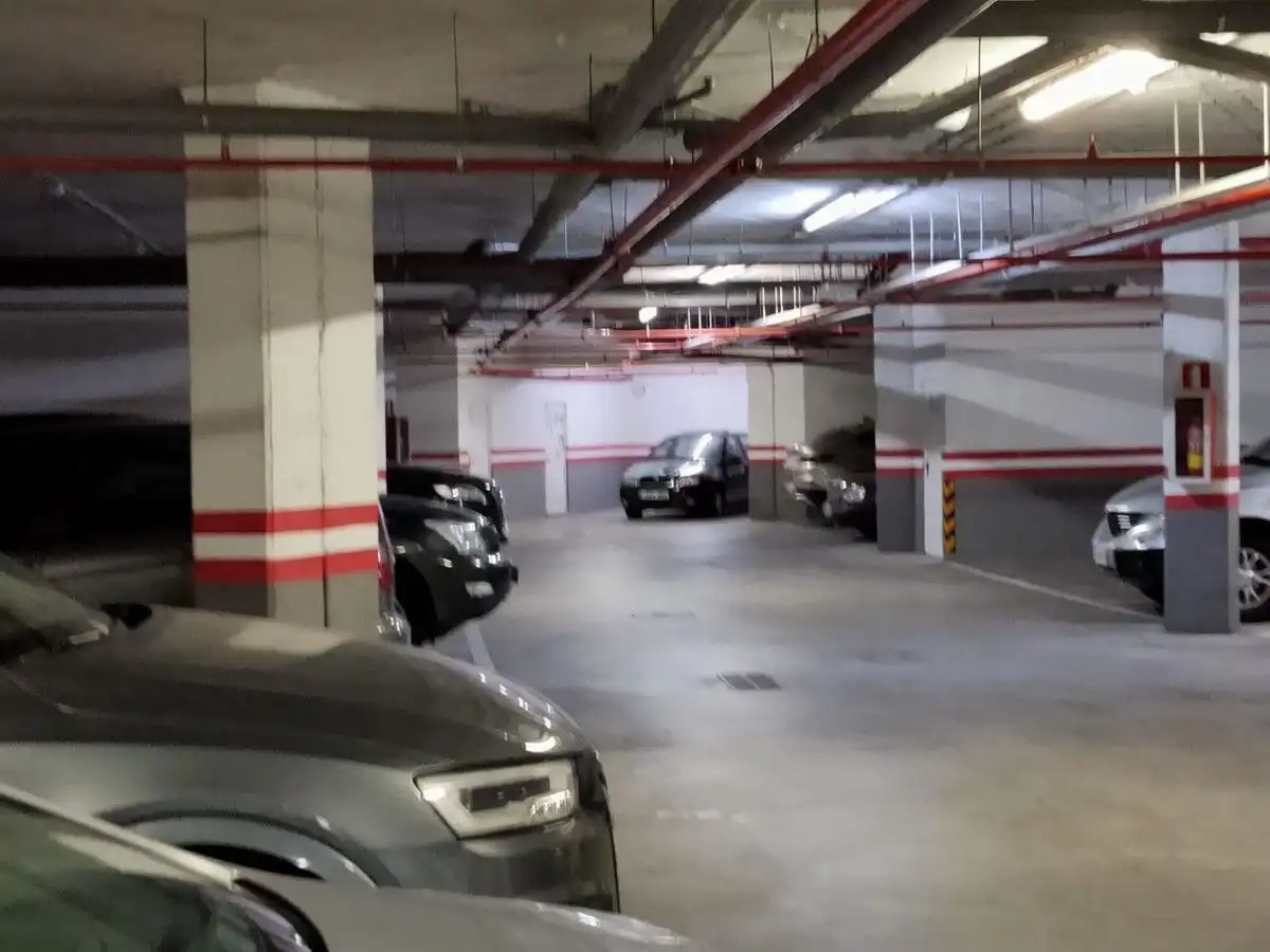 Aparcament de Apartament de lloguer en Estepona amb Aire condicionat, Calefacció i Terrassa