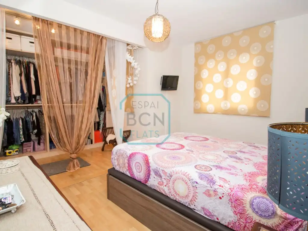Schlafzimmer von Maisonette zum Verkauf in Barcelona