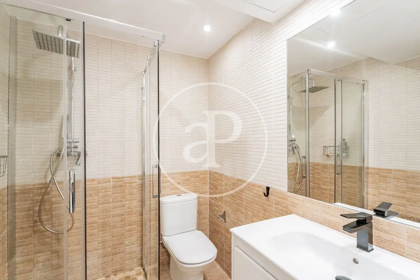 Badezimmer von Wohnung zum Verkauf in Pozuelo de Alarcón mit Klimaanlage, Heizung und Privatgarten