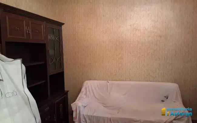 Sala d'estar de Casa o xalet en venda en Valderrey amb Calefacció i Moblat