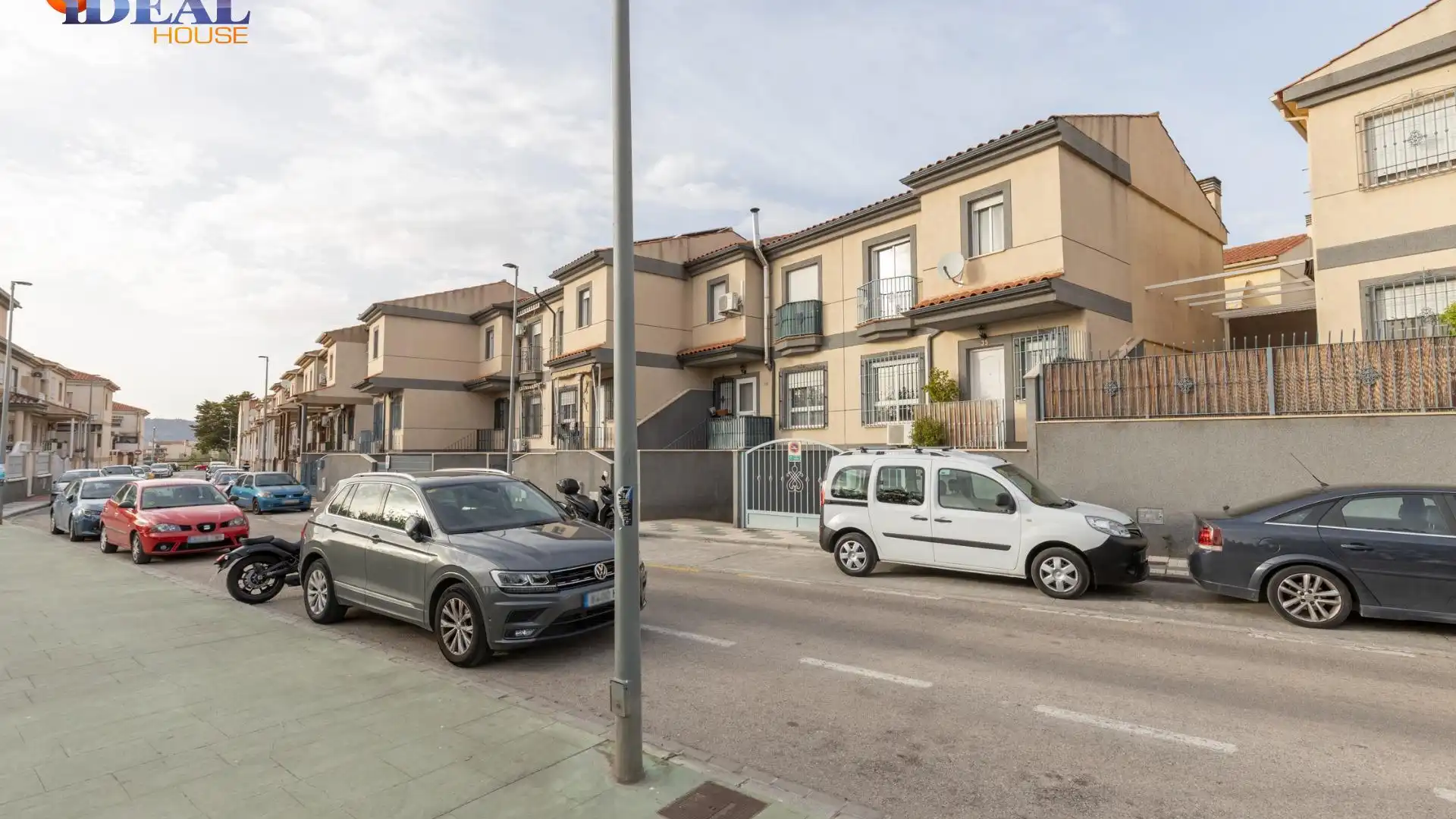 Exterior view of Single-family semi-detached for sale in Maracena  with Air Conditioner, Furnished and Balcony