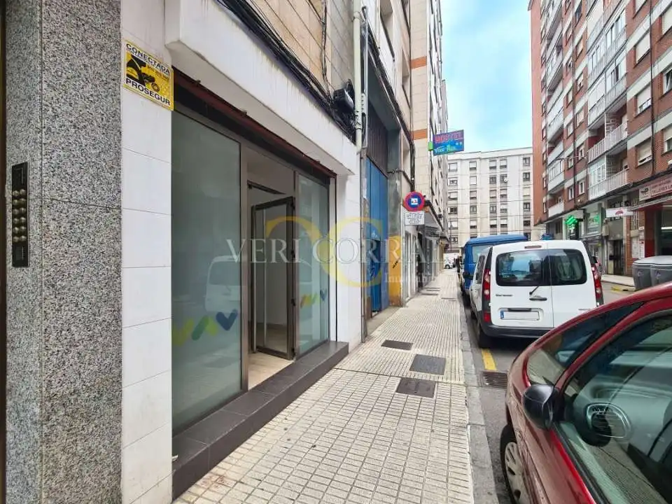 Business premises for sale in Calle Adaro, imagen 2
