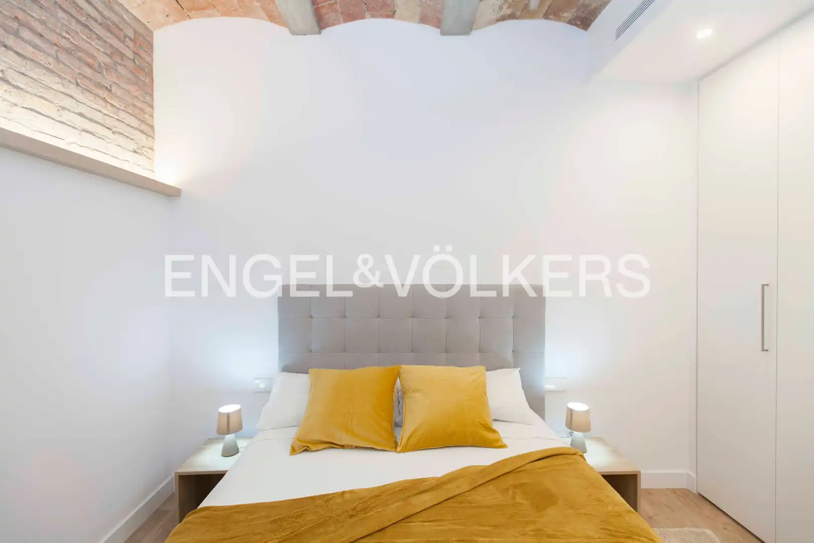 Bedroom of Flat for sale in Barcelona  with Air Conditioner, Heating and Parquet flooring