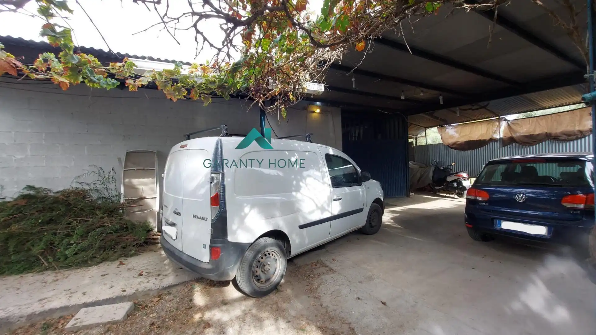 Aparcament de Casa o xalet en venda en Dos Hermanas amb Aire condicionat, Jardí privat i Traster