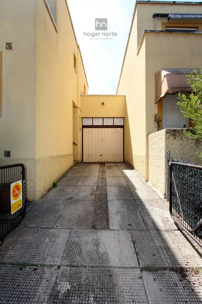 Parking de Casa o chalet en venta en San Sebastián de los Reyes con Aire acondicionado, Calefacción y Jardín privado