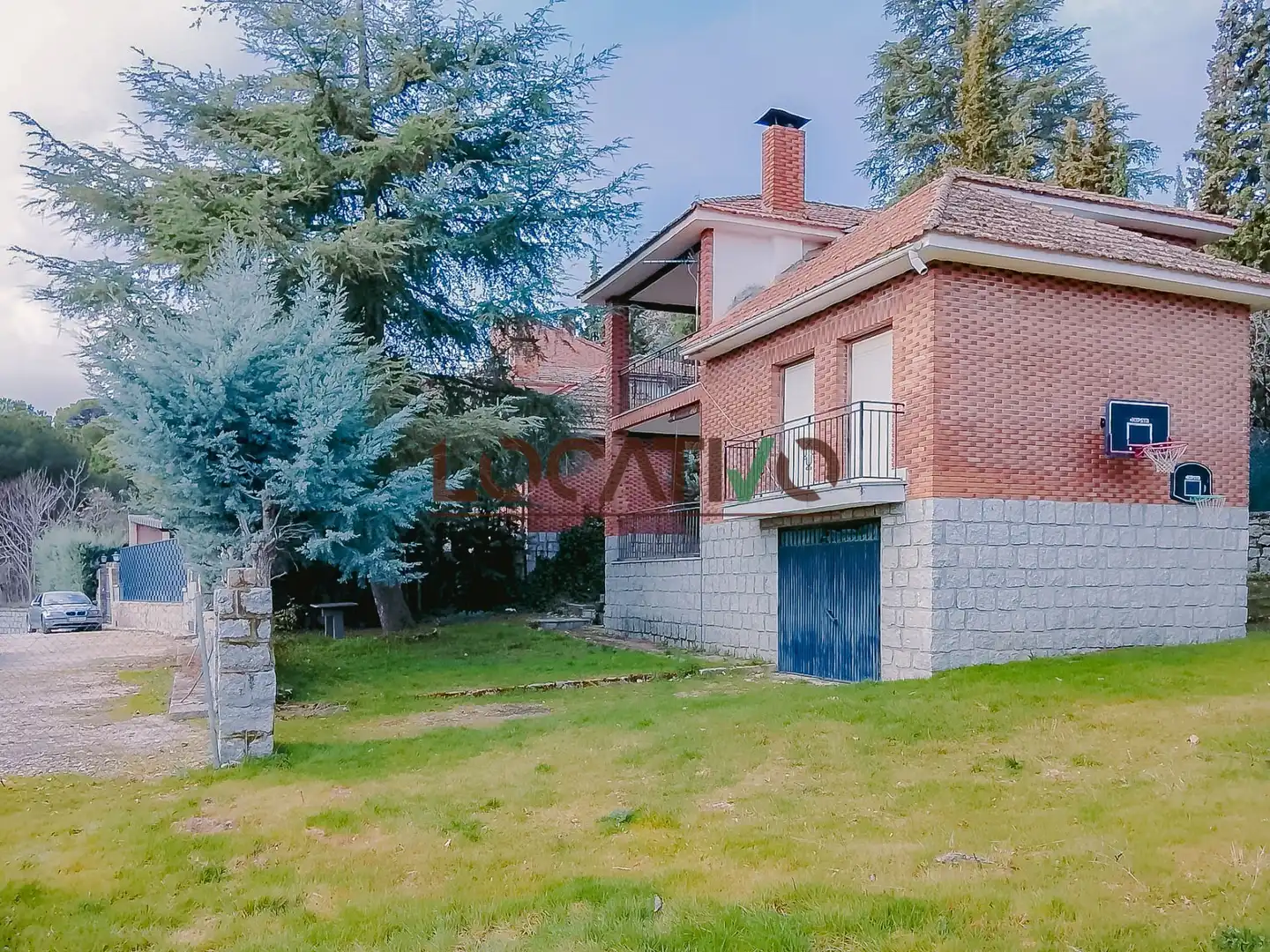 Vista exterior de Casa o chalet en venta en El Hoyo de Pinares  con Calefacción, Jardín privado y Terraza