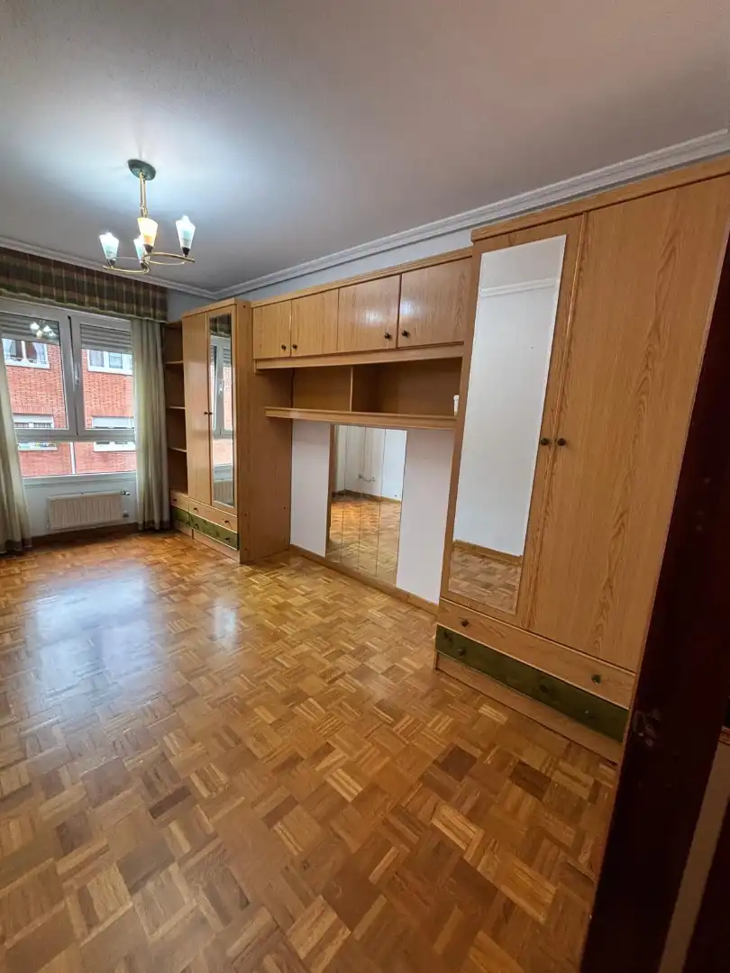Sala de estar de Piso en venta en Gijón  con Calefacción, Parquet y Trastero