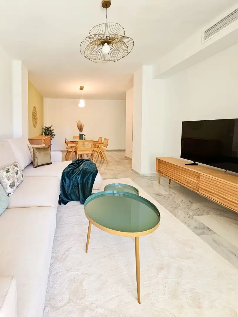 Sala d'estar de Apartament de lloguer en Marbella amb Aire condicionat, Moblat i TV