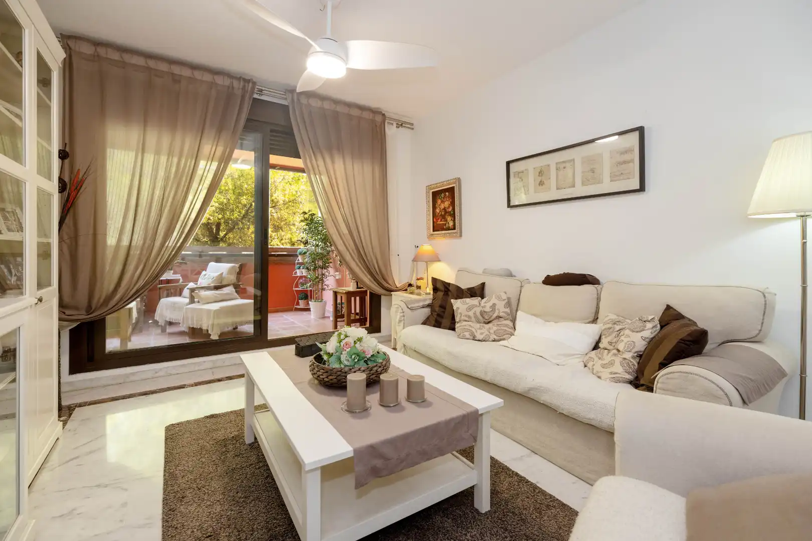 Living room of Flat for sale in Marbella  with Air Conditioner, Heating and Terrace