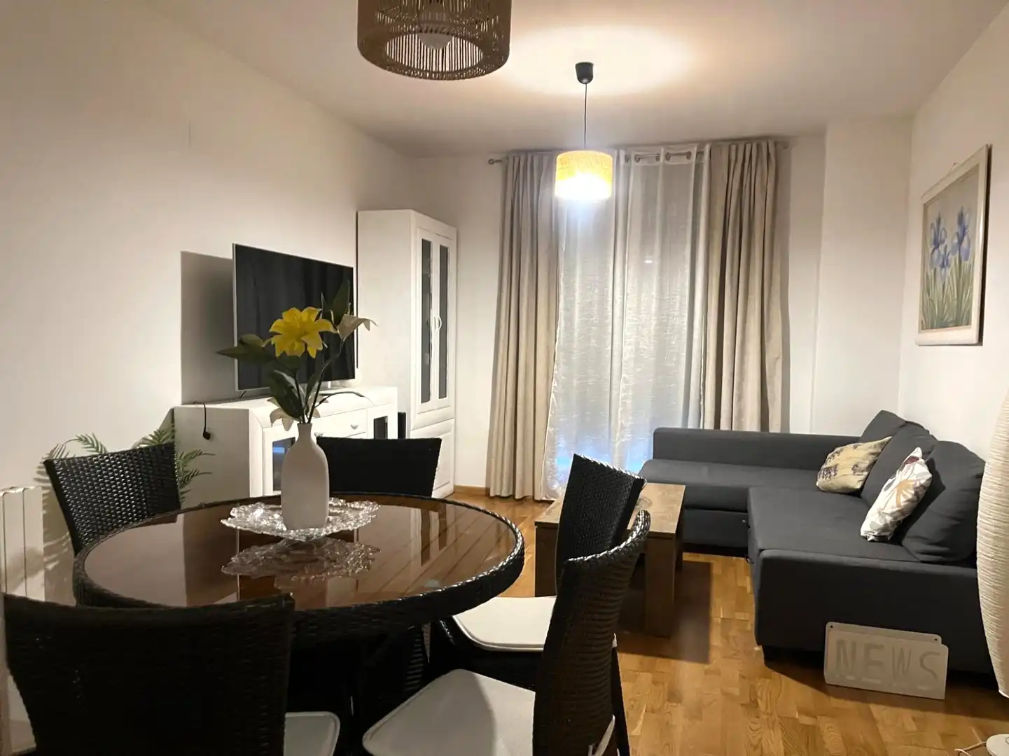 Living room of Flat for share in Torrent  with Air Conditioner, Parquet flooring and Furnished