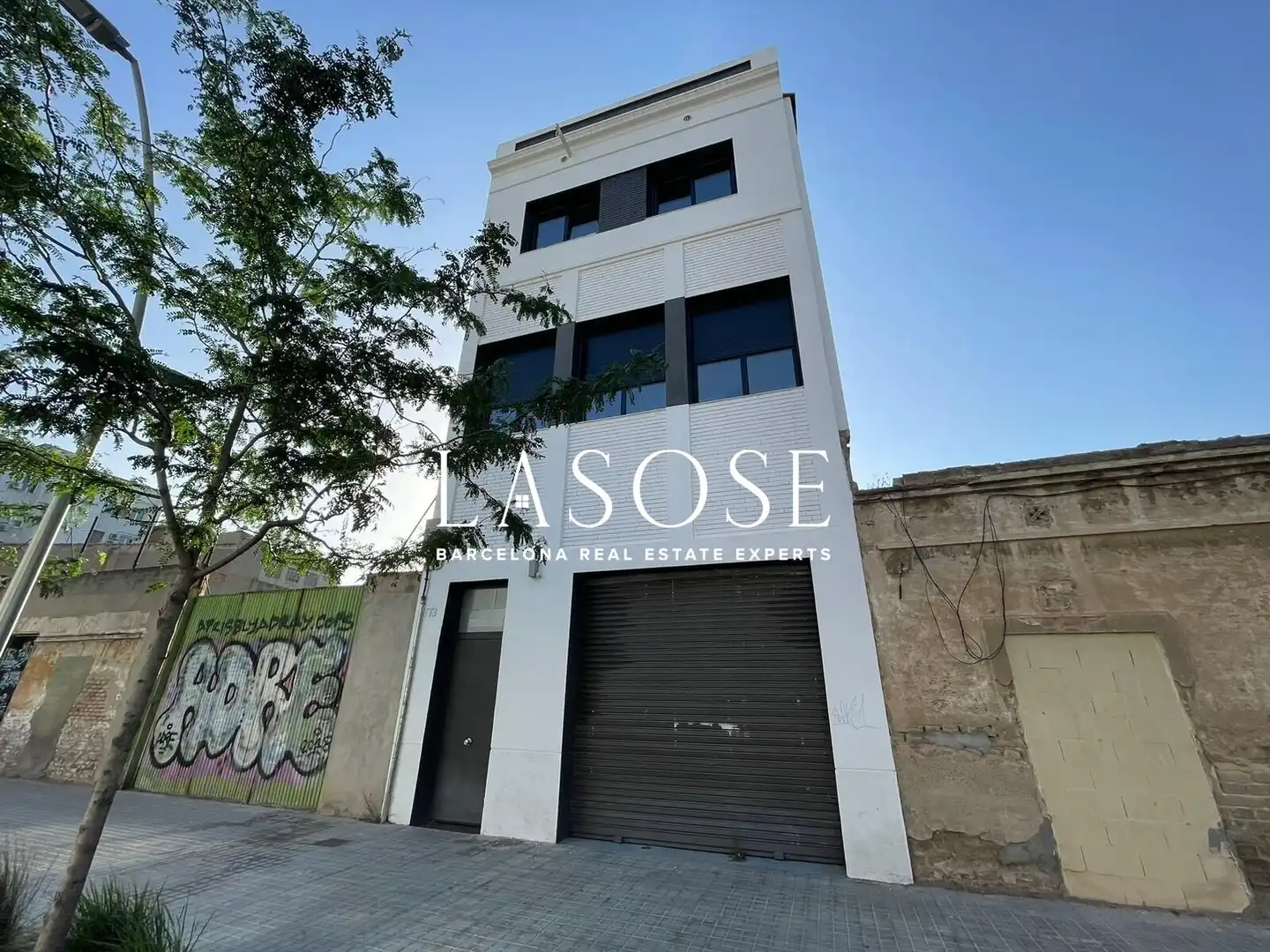 Vista exterior de Casa o xalet en venda en Barcelona amb Aire condicionat, Calefacció i Terrassa