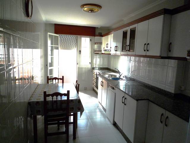 Piso en Venta en Calle Carpintero en Cacabelos