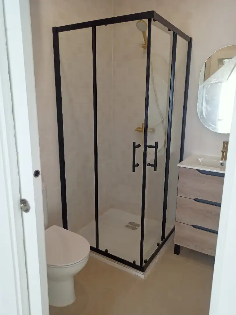 Badezimmer von Wohnung zur Miete in Málaga mit Möbliert