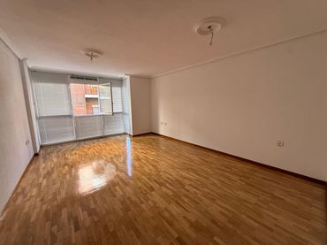 Pis amb ascensor en venda a Ronda de la Rancha
