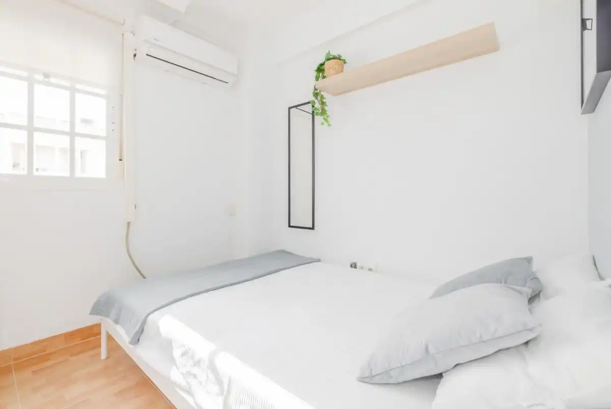 Dormitori de Apartament per a compartir en Jerez de la Frontera amb Moblat, Rentadora i Microones