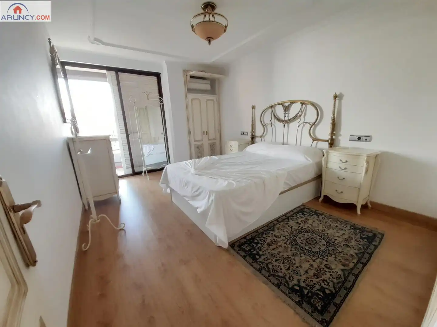 Schlafzimmer von Wohnung zur Miete in Sevilla mit Klimaanlage, Privatgarten und Parkett