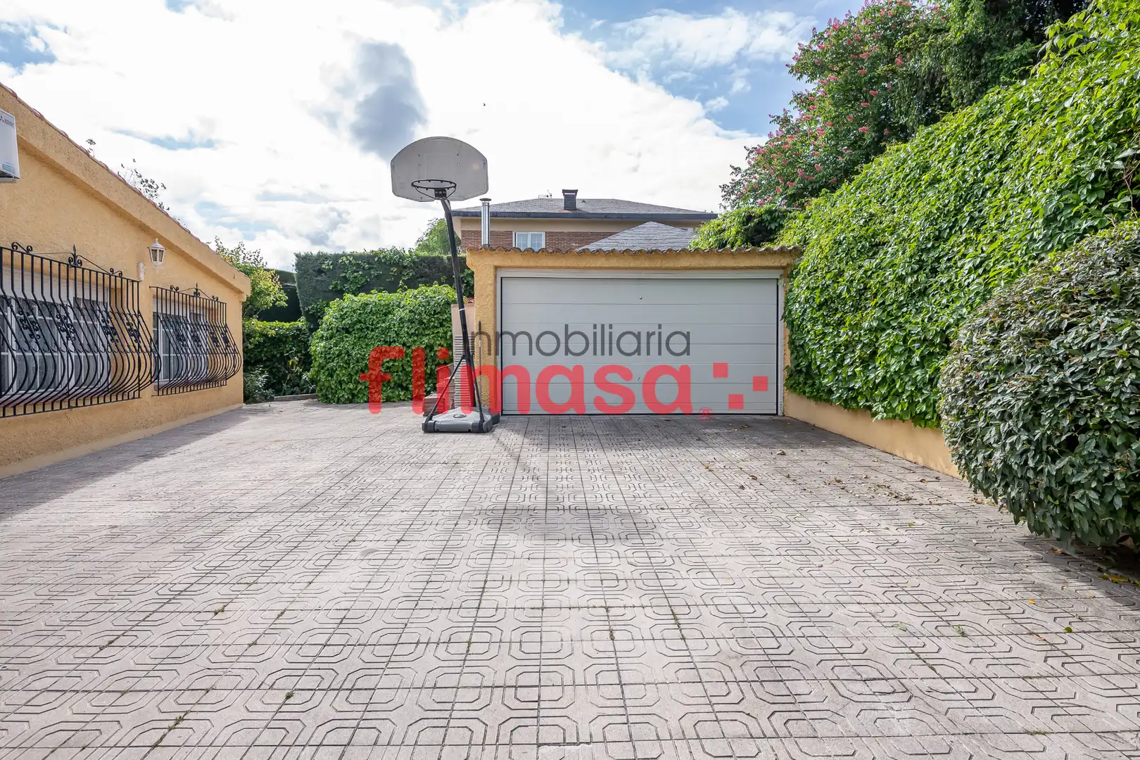 Parking of Houses for sale in Villaviciosa de Odón  with Air Conditioner, Heating and Private garden