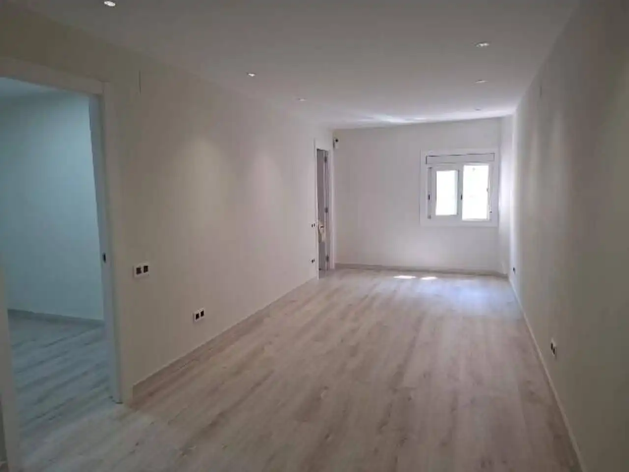 Sala de estar de Piso en venta en Santa Coloma de Gramenet con Parquet