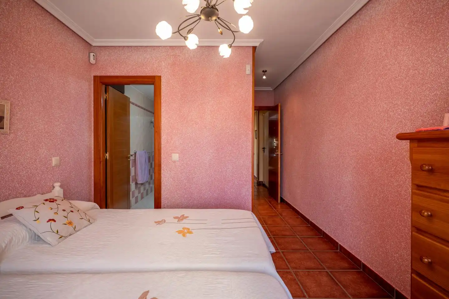 Habitación de Casa o chalet en venta en Ávila con Calefacción, Jardín privado y Terraza
