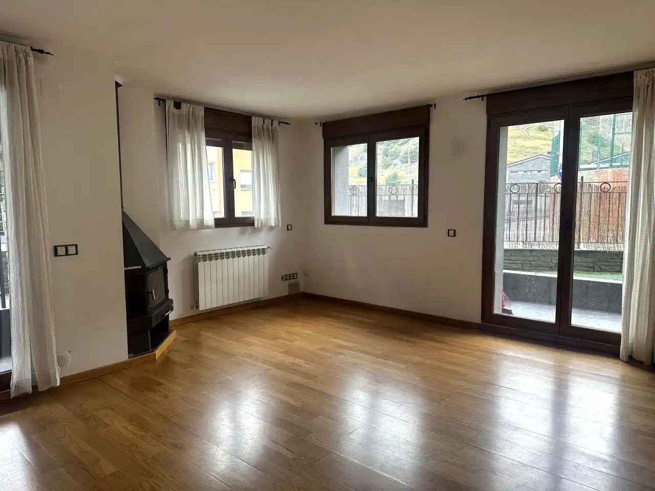 Sala de estar de Planta baja en venta en Ordino con Calefacción, Parquet y Terraza