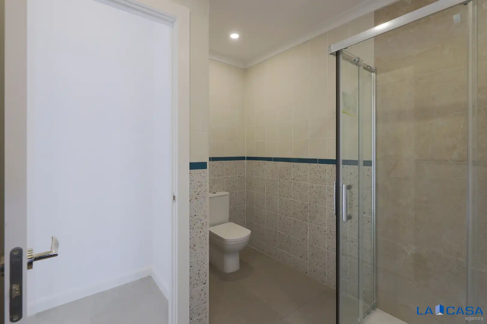 Bathroom of Flat for sale in Ripoll  with Oven, Washing machine and Balcony