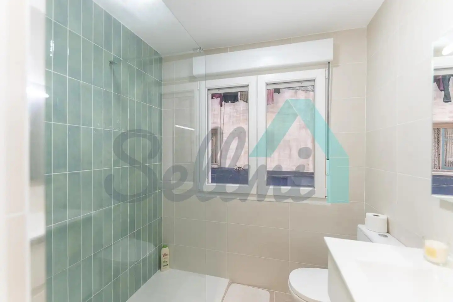 Badezimmer von Wohnung zur Miete in Oviedo  mit Heizung und Parkett