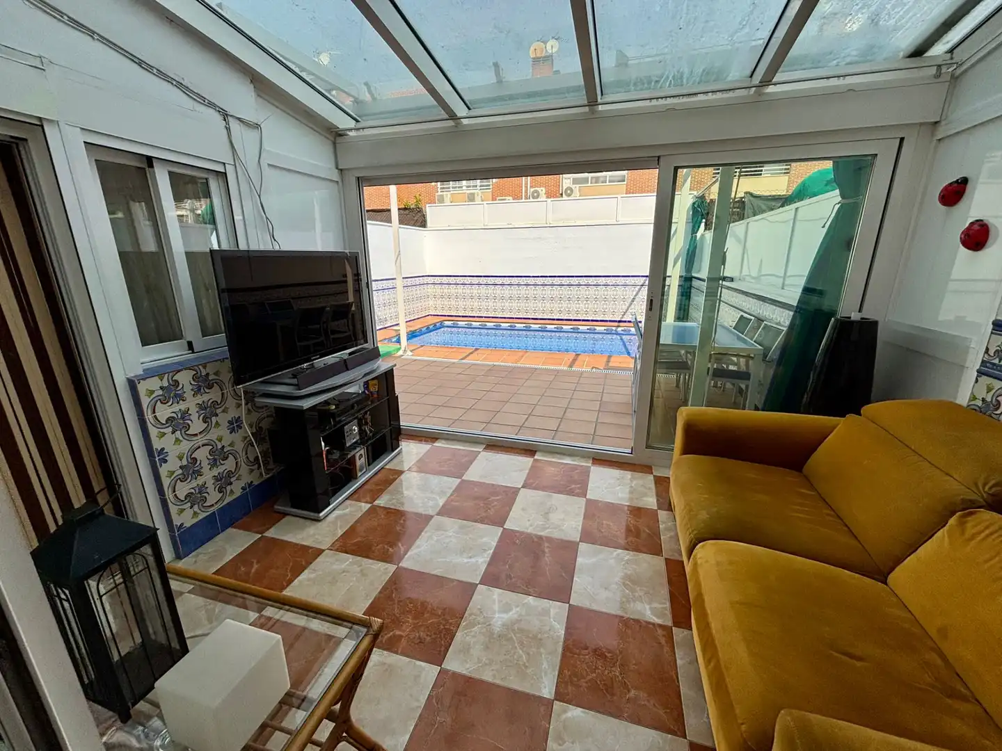 Habitación de Casa adosada en venta en Parla con Aire acondicionado, Calefacción y Jardín privado