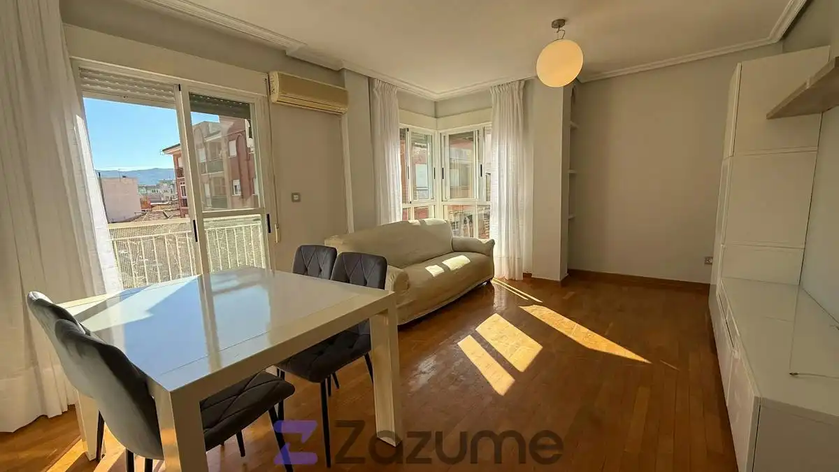 Flat with terrace to rent in C. Fortunato Arias