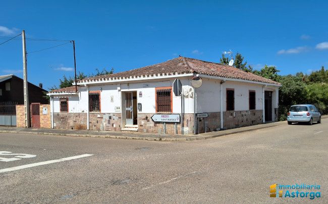 Exterior view of House or chalet for sale in San Cristóbal de la Polantera  with Heating and Furnished