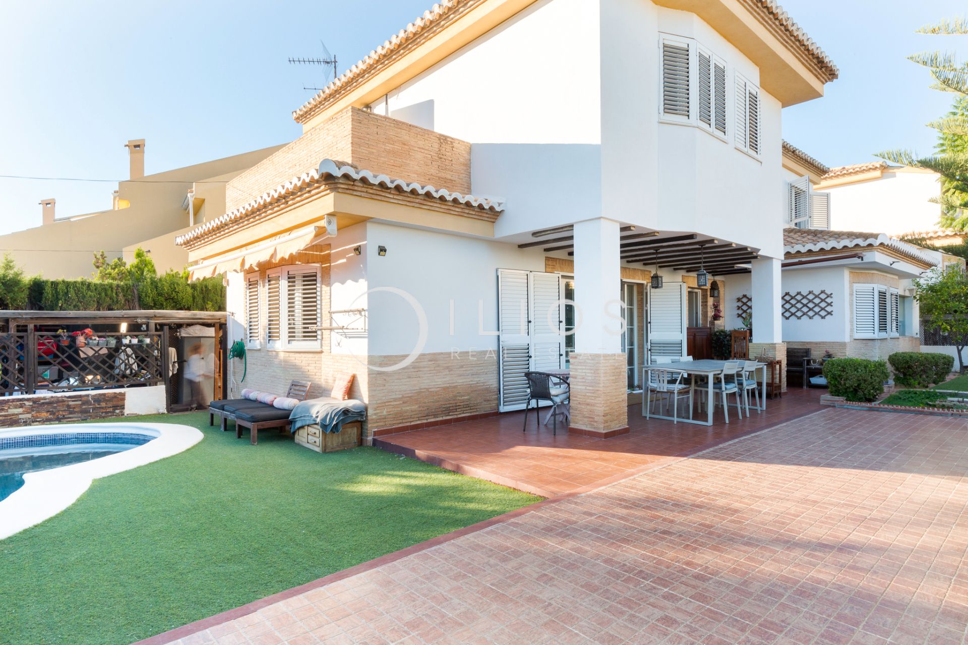 Vista exterior de Casa o xalet en venda en Paterna amb Aire condicionat, Calefacció i Jardí privat