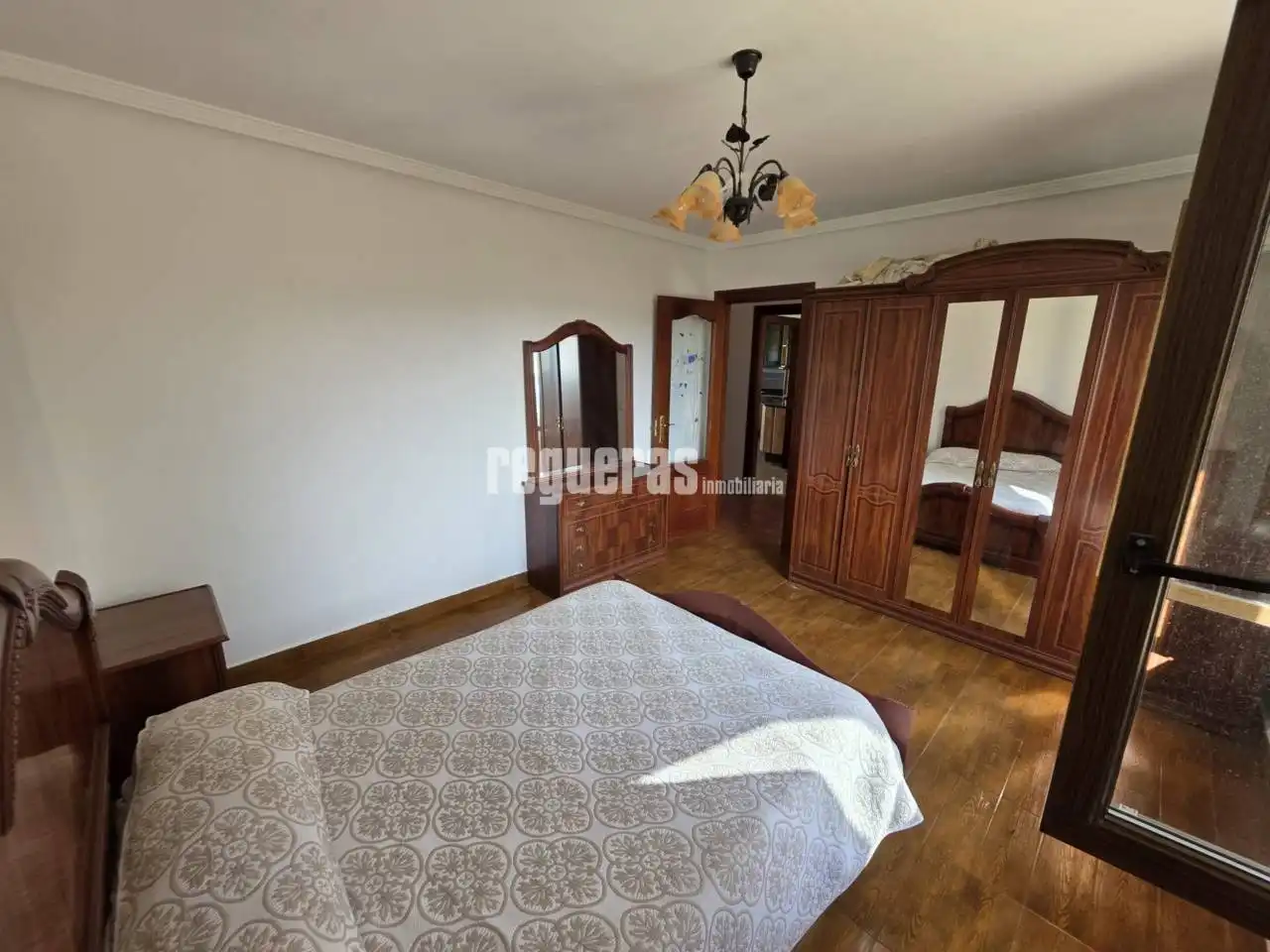 Habitación de Casa o chalet en venta en Avilés con Calefacción, Jardín privado y Amueblado