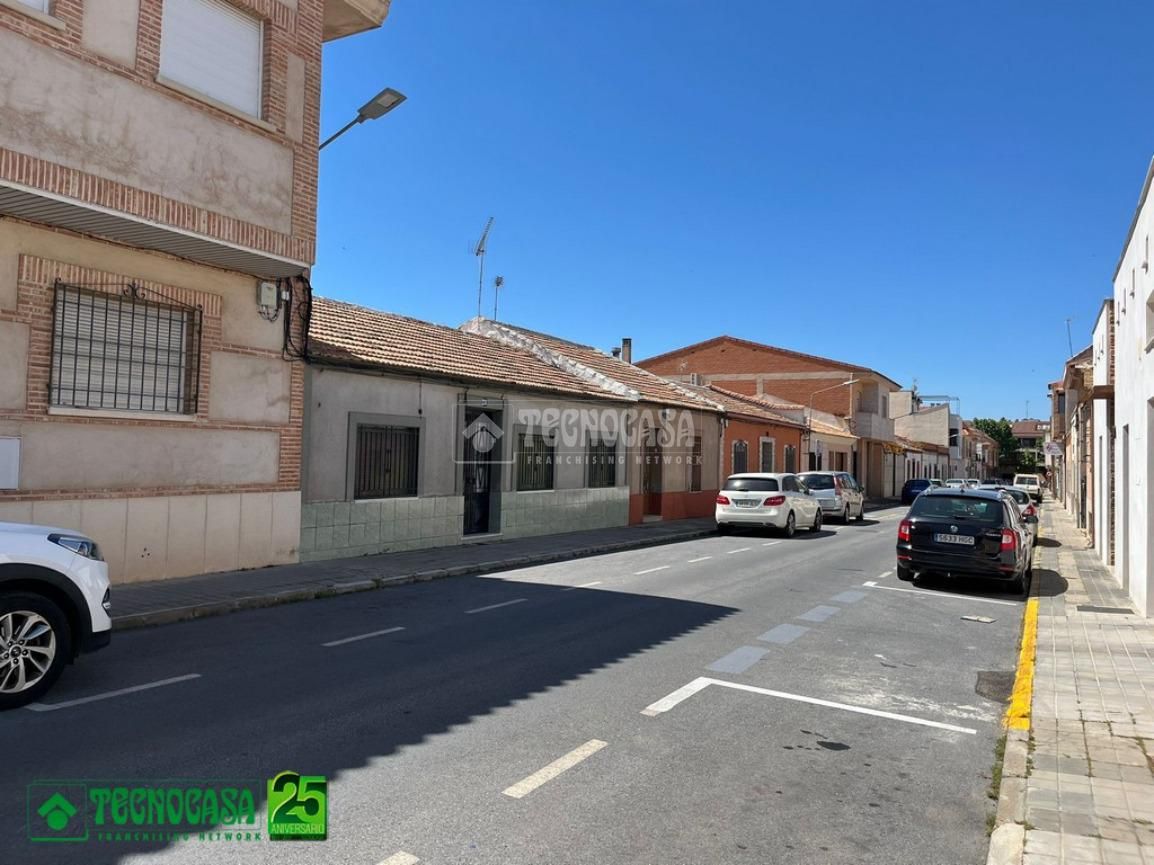Exterior view of Single-family semi-detached for sale in Ciudad Real Capital