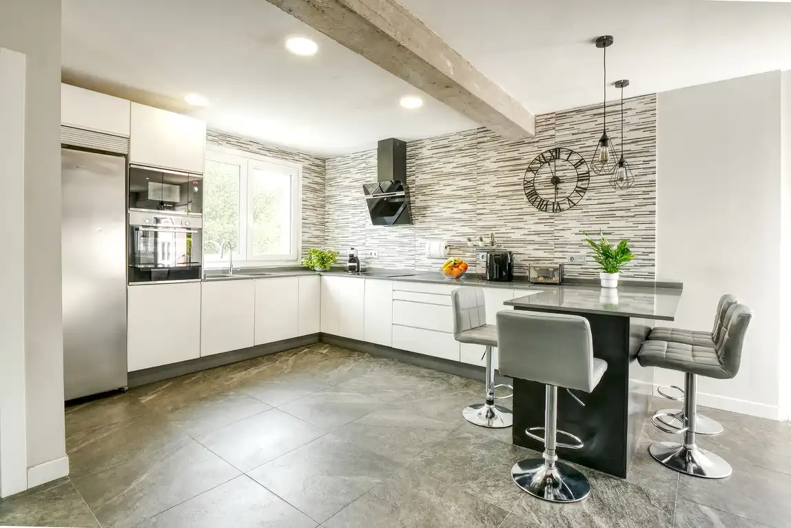 Cocina de Casa o chalet en venta en A Laracha   con Calefacción, Jardín privado y Trastero