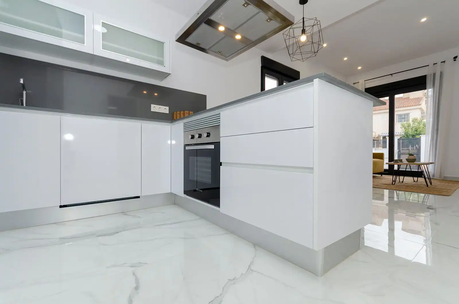 Cocina de Casa o chalet en venta en Torrevieja con Aire acondicionado, Jardín privado y Terraza