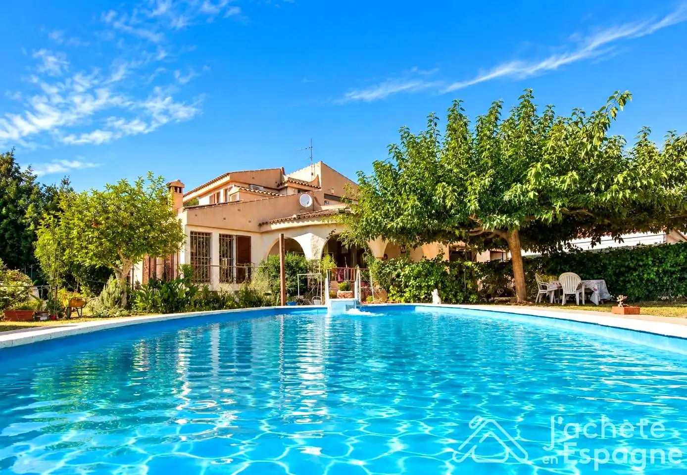 Casa amb terrassa en venda a calle dels Cabanils