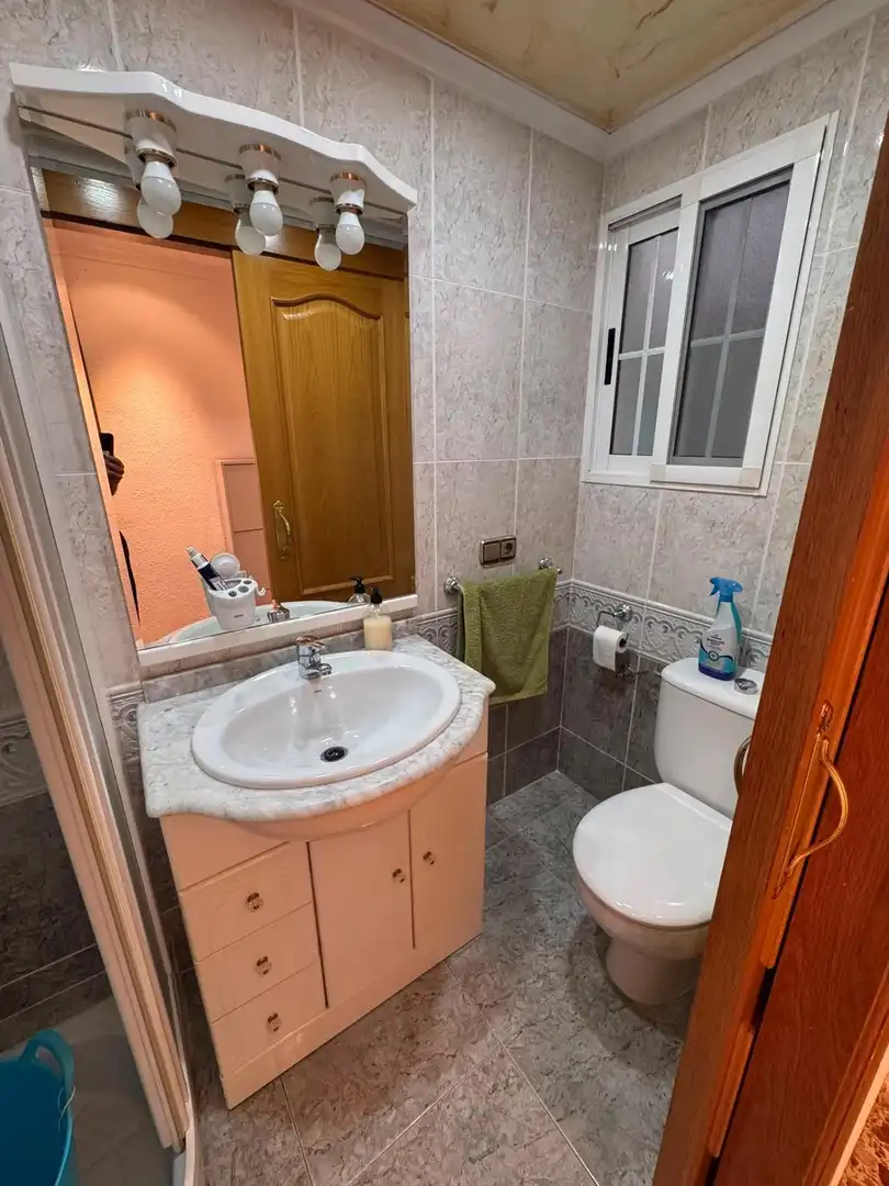 Bathroom of Flat for sale in Torrent  with Air Conditioner, Terrace and Furnished