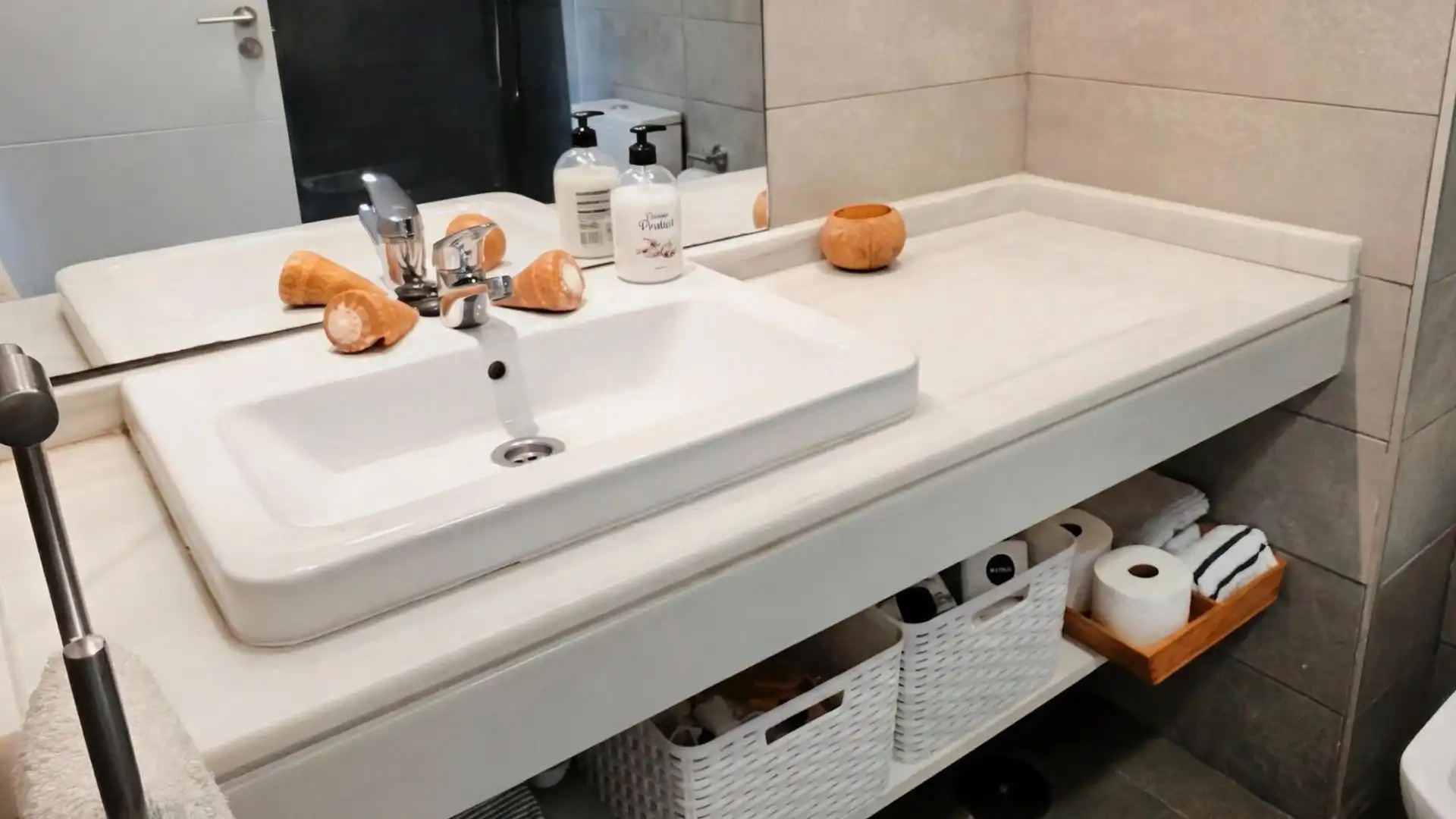 Bany de Pis en venda en San Juan de Aznalfarache amb Aire condicionat, Jardí privat i Parquet