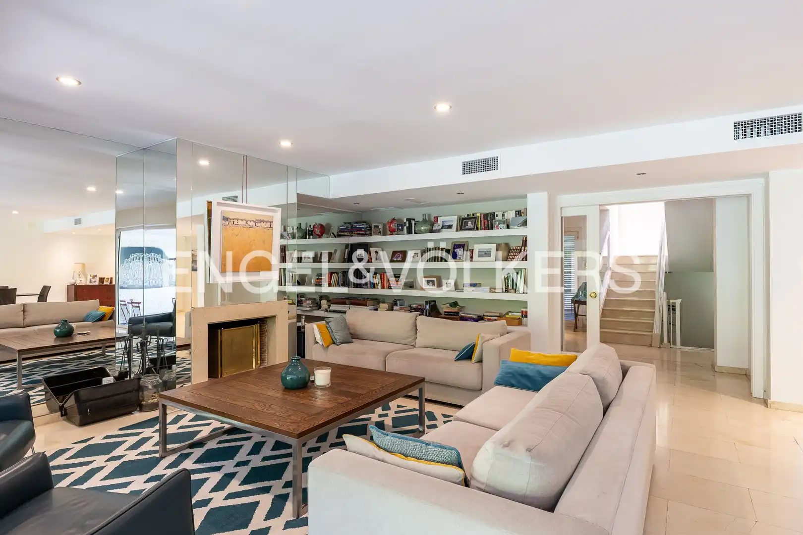 Sala de estar de Casa o chalet en venta en La Moraleja con Aire acondicionado, Calefacción y Jardín privado
