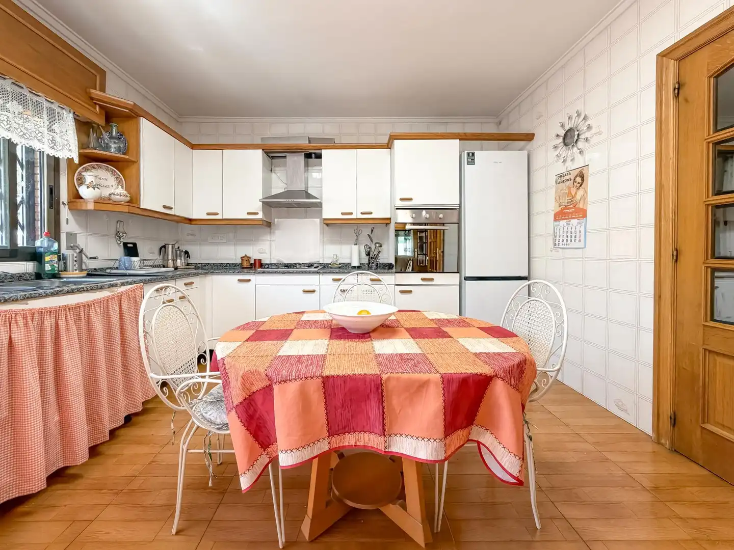 Cuina de Casa o xalet en venda en L'Eliana amb Aire condicionat, Jardí privat i Terrassa