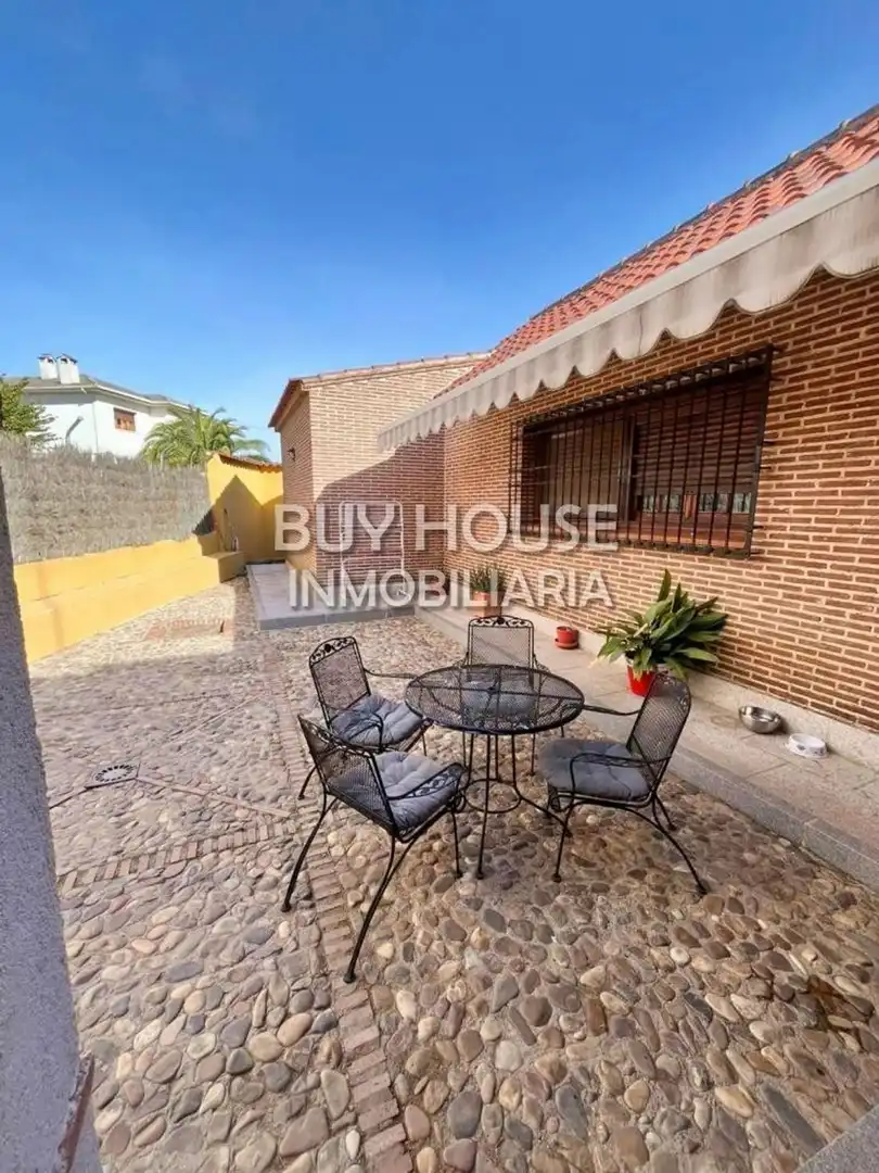 Chalet con jardín en venta en Calle Pocilla 17, imagen 3
