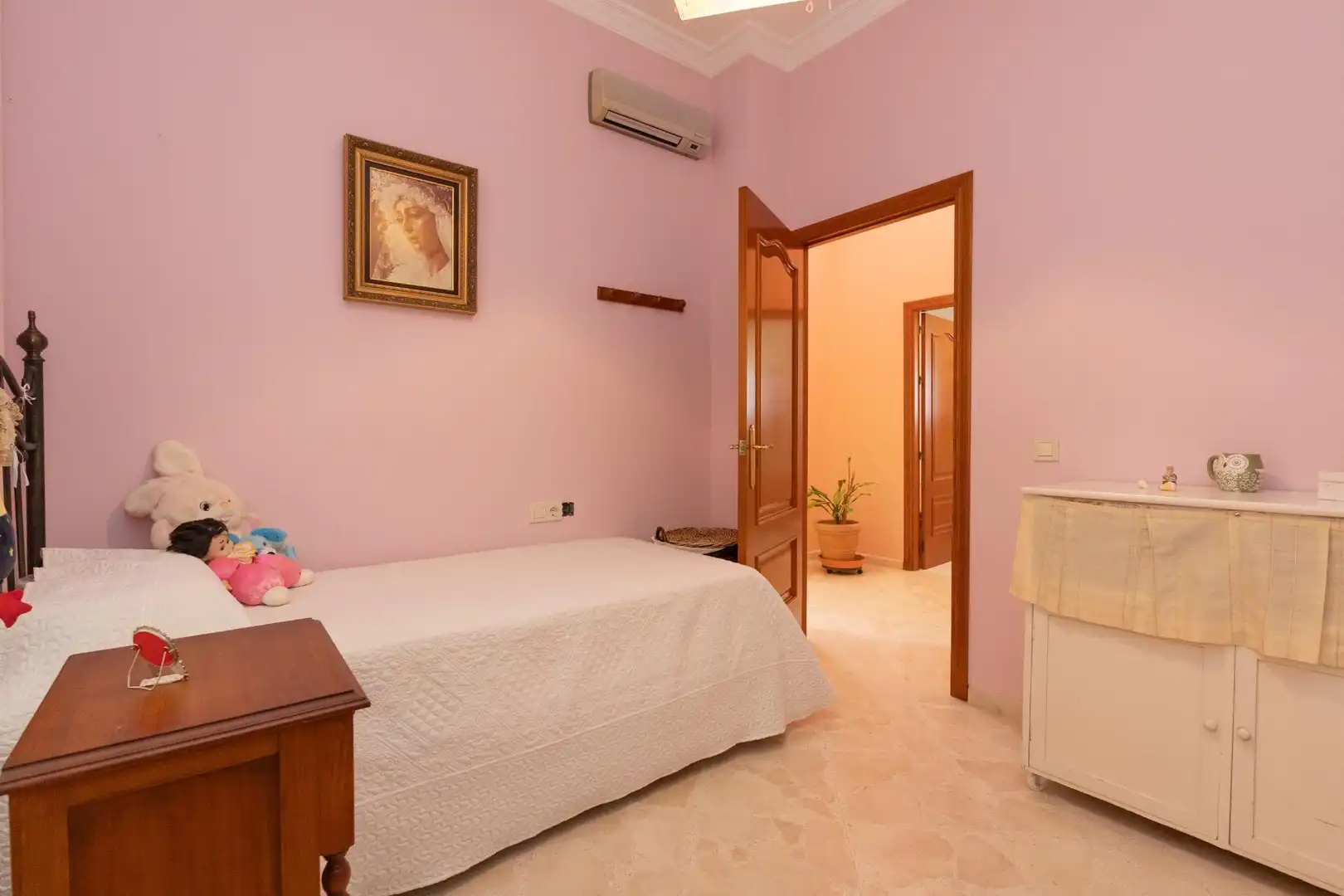 Dormitori de Casa o xalet en venda en Sanlúcar la Mayor amb Jardí privat, Traster i Piscina