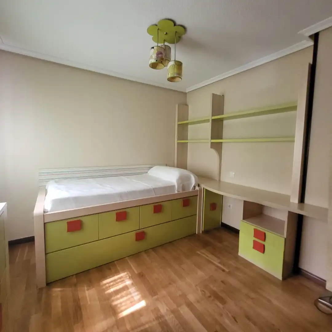 Dormitori de Pis en venda en Ávila amb Calefacció, Terrassa i Traster