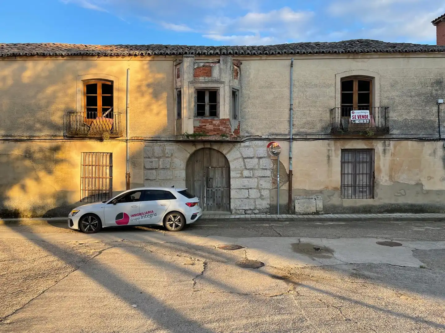 Vista exterior de Finca rústica en venda en Pedrosa del Rey amb Jardí privat, Parquet i Traster